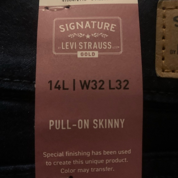(1618) Signature by Levi Strauss & Co. Gold Label Totally Shaping Skinny Jeans - Picture 5 of 7